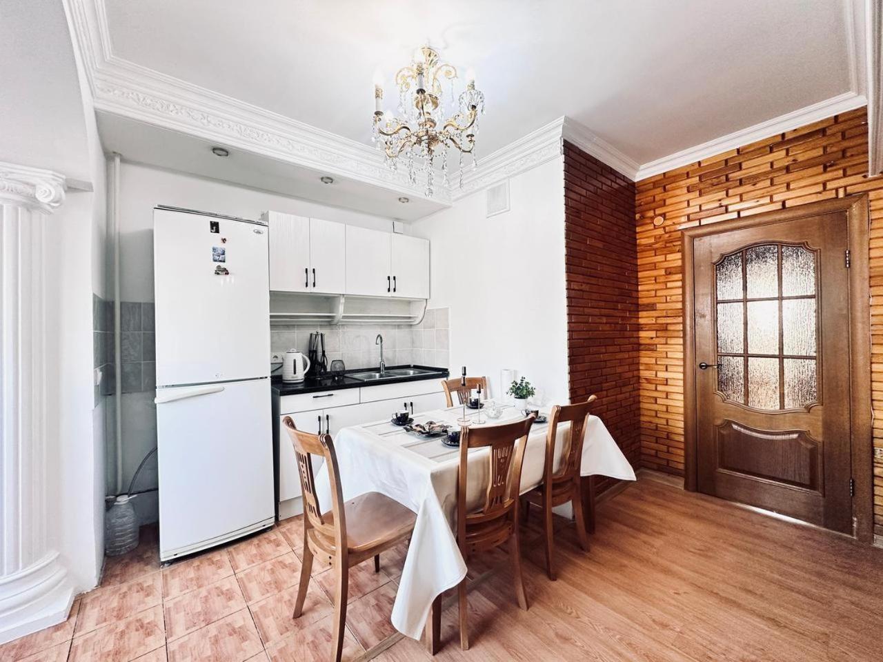 3 Ком Квартира На Абая Сейфуллина Almaty Exteriér fotografie