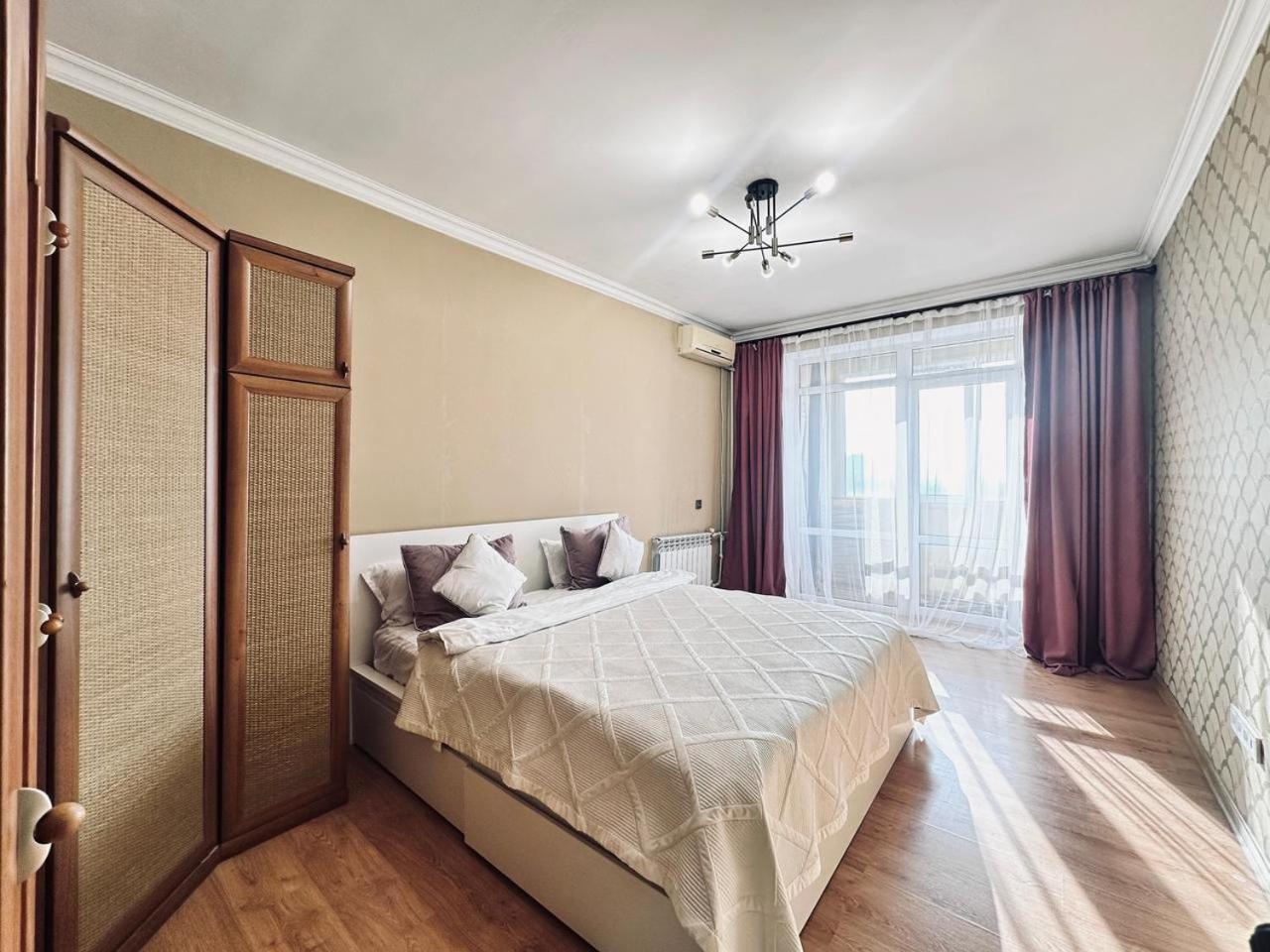 3 Ком Квартира На Абая Сейфуллина Almaty Exteriér fotografie